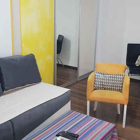 Yellow Apartment, Central Ποντγορίτσα Εξωτερικό φωτογραφία