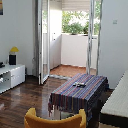 Yellow Apartment, Central Ποντγορίτσα Εξωτερικό φωτογραφία