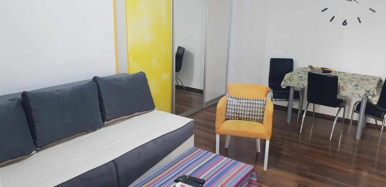 Yellow Apartment, Central Ποντγορίτσα Εξωτερικό φωτογραφία