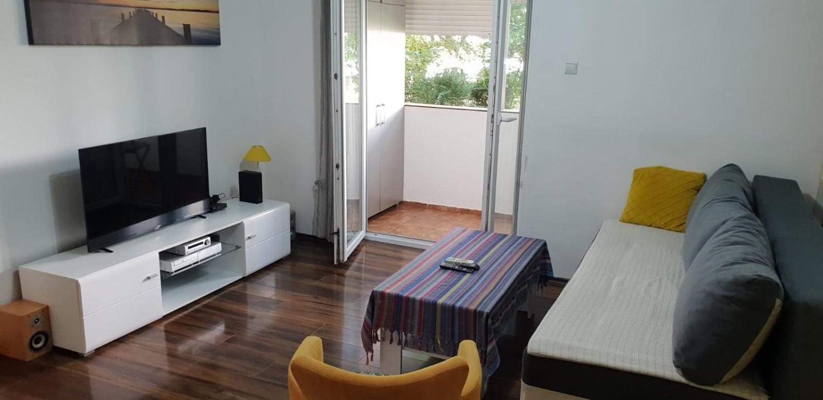 Yellow Apartment, Central Ποντγορίτσα Εξωτερικό φωτογραφία