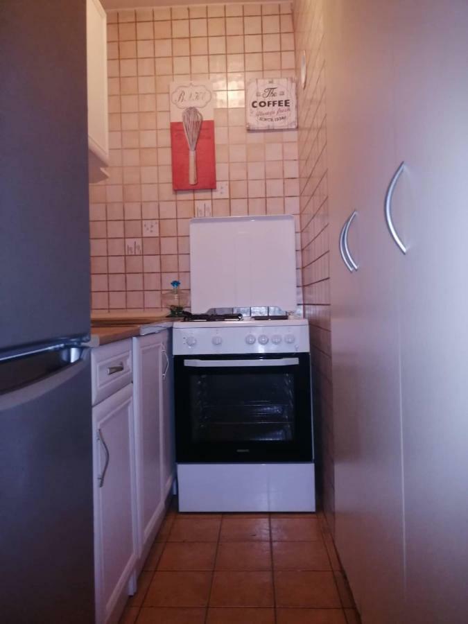 Yellow Apartment, Central Ποντγορίτσα Εξωτερικό φωτογραφία