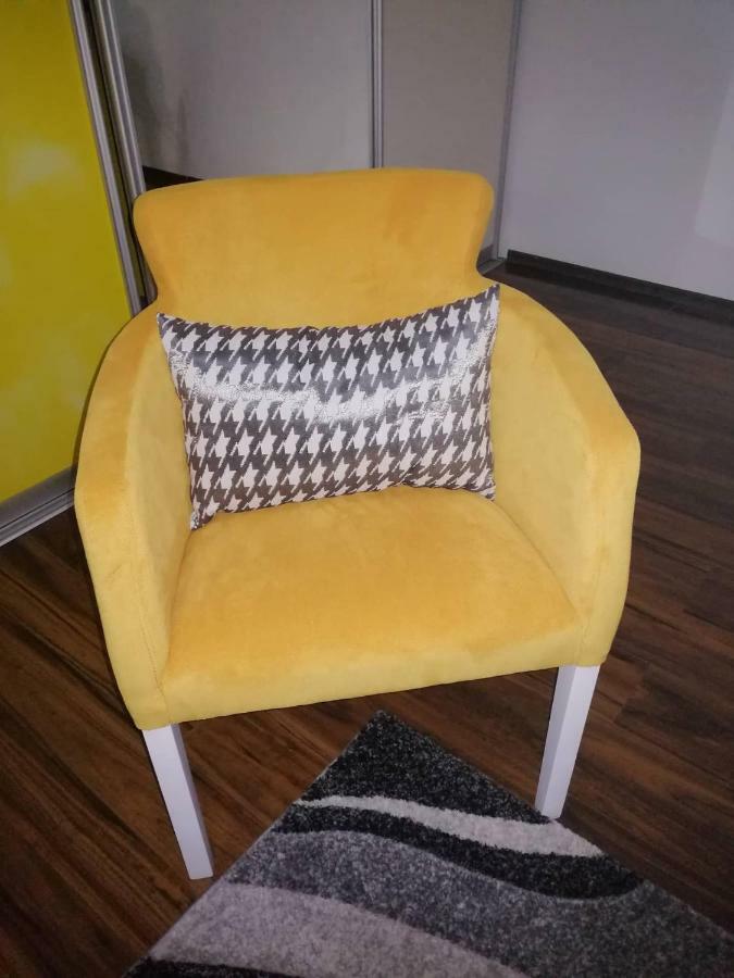 Yellow Apartment, Central Ποντγορίτσα Εξωτερικό φωτογραφία