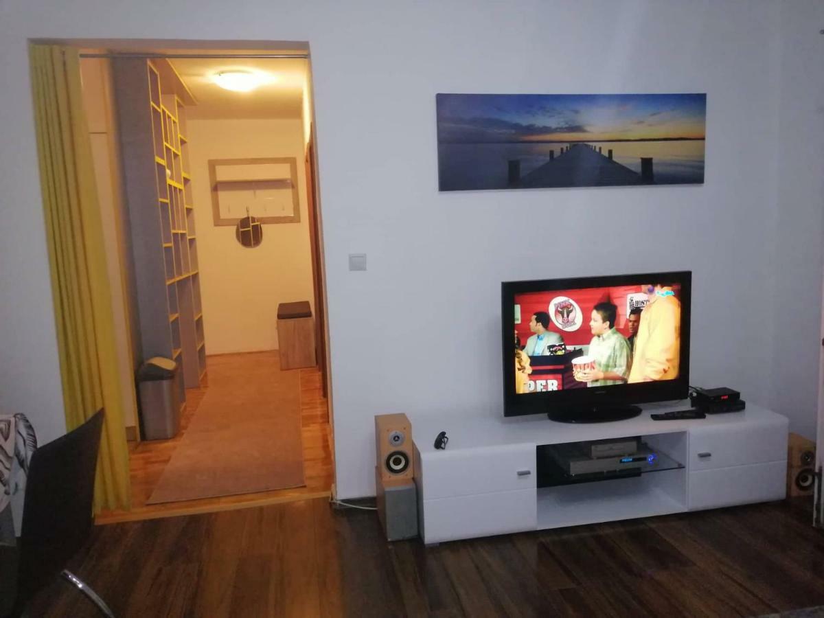 Yellow Apartment, Central Ποντγορίτσα Εξωτερικό φωτογραφία
