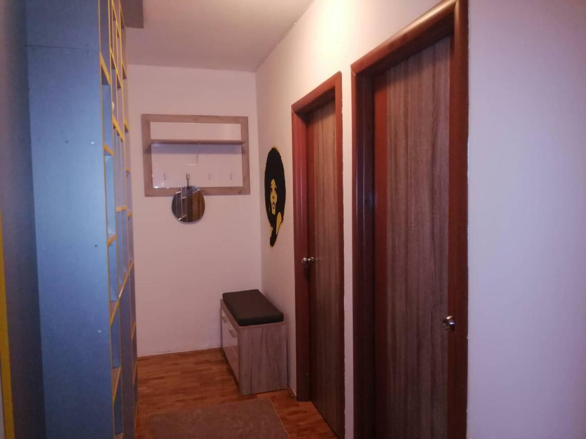 Yellow Apartment, Central Ποντγορίτσα Εξωτερικό φωτογραφία
